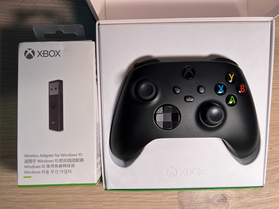 Xbox Series Wireless Controller + Charge Kit + Wireless Adapter
