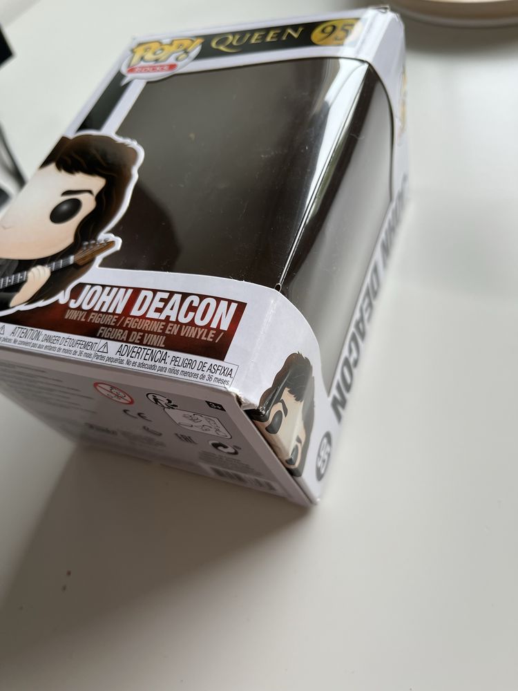 Funko pop John Deacon