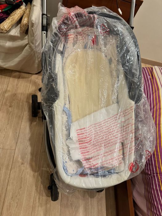 Carrinho de passeio de bebe com Alcofa /