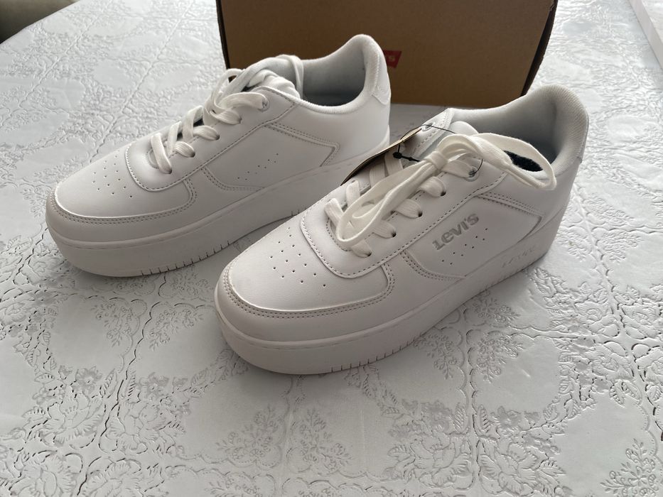Взуття, кросівки, LEVI’S 39 розмір