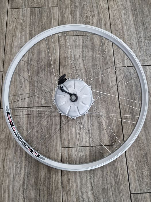 Koło do roweru z silnikiem przednie Trek 28 cali