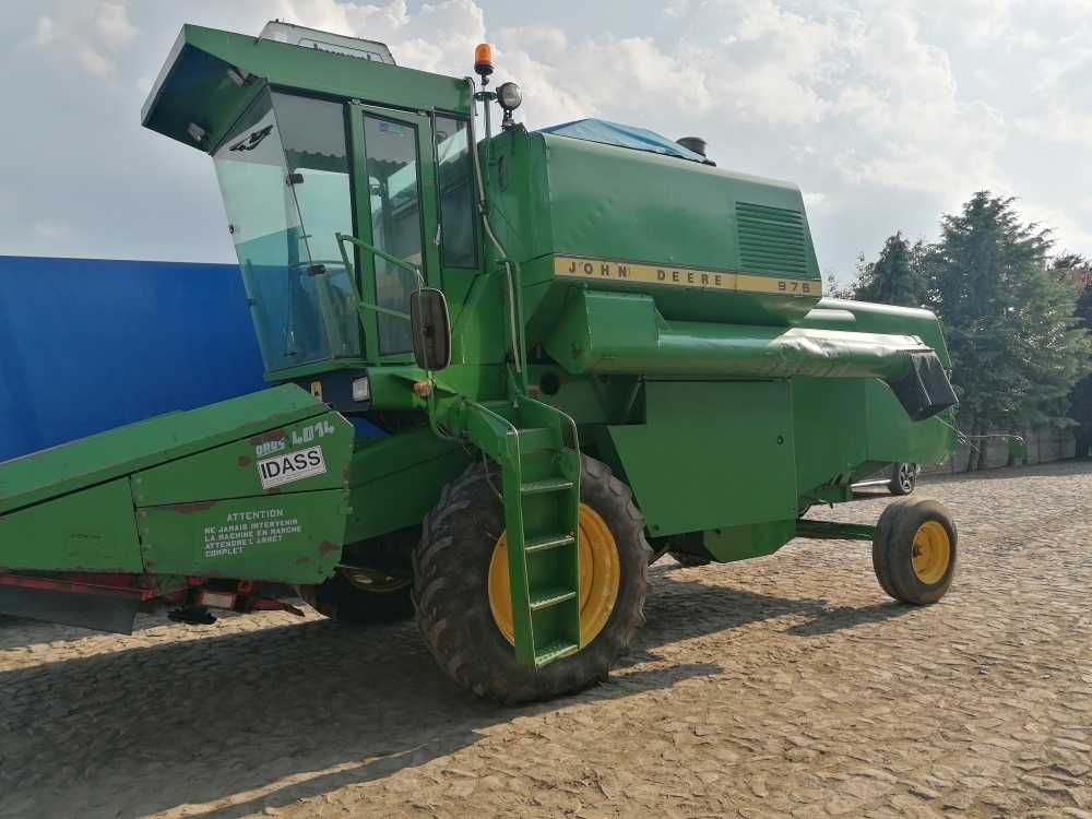 Kombajn zbożowy John Deere 975