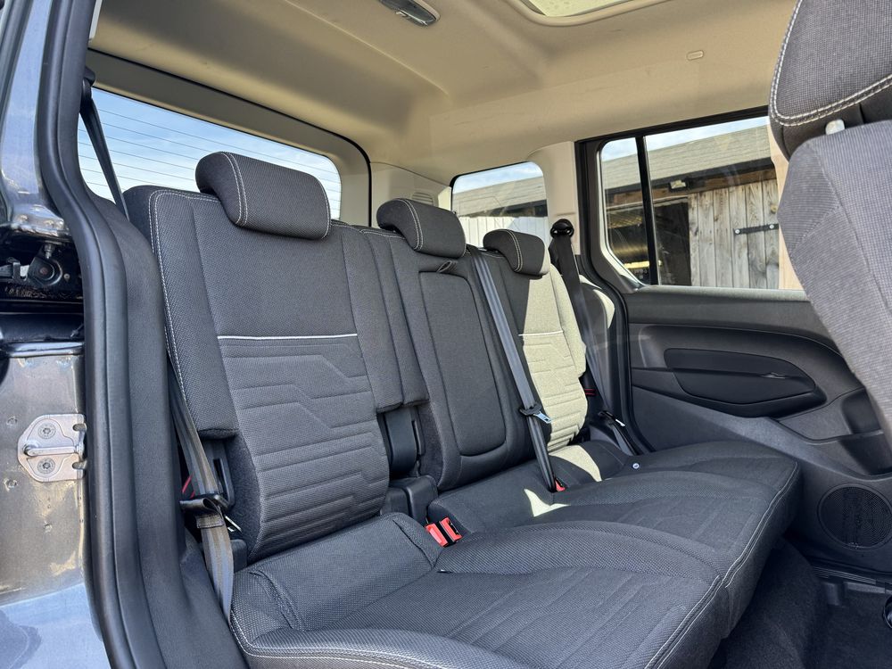 Ford Transit connect Titanium lekko uszkodzony