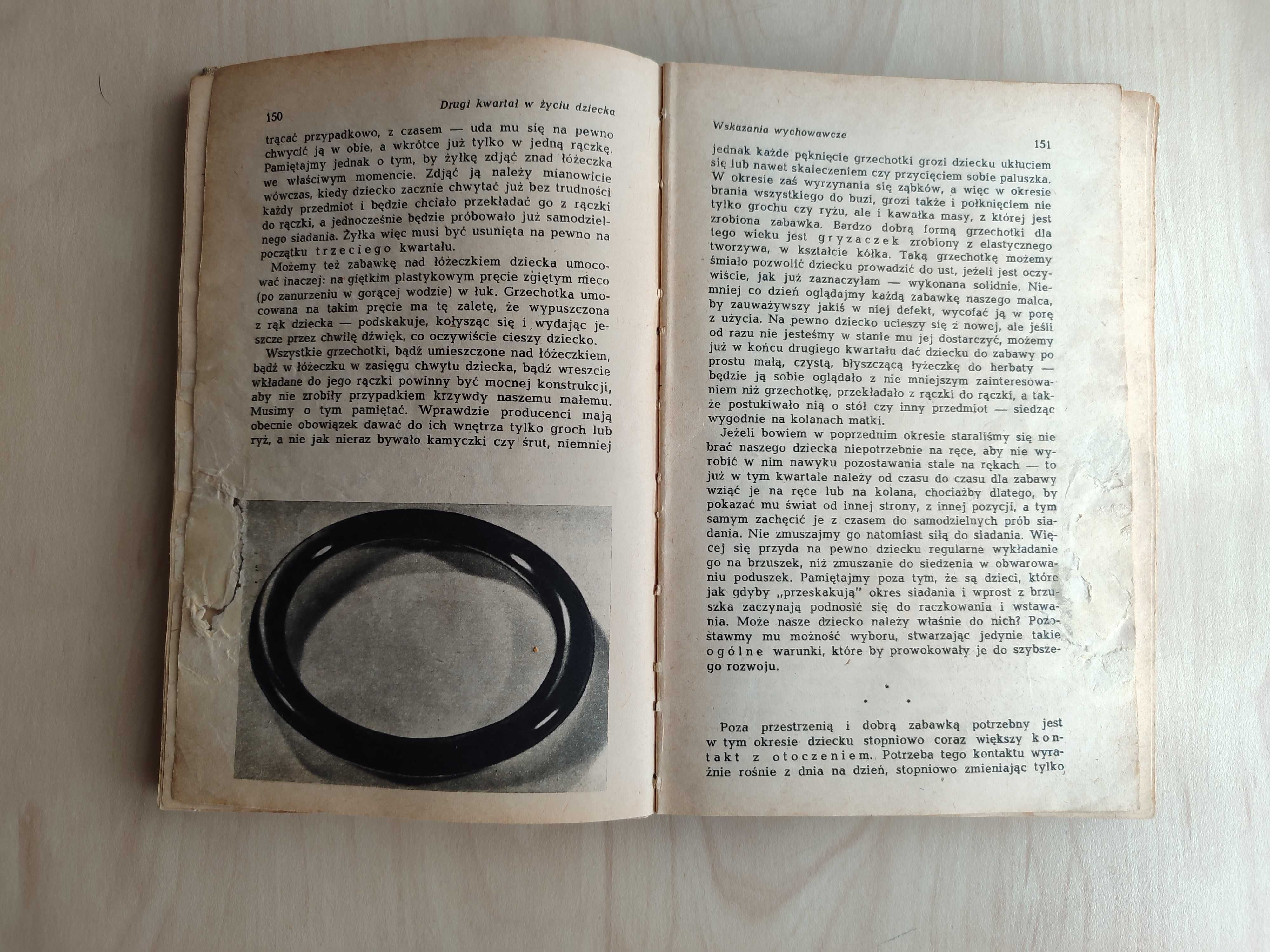 Małe dziecko, red. Z. Kossowska, PZWL 1972 r.