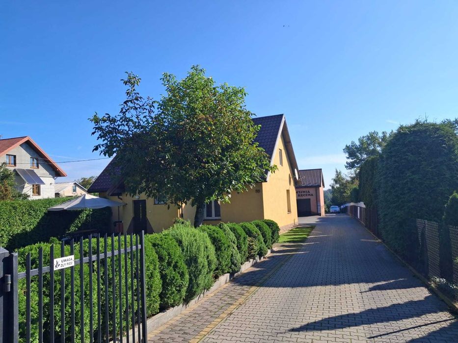 Dom z zapleczem dla działalności, fotowoltaika, dostęp do rzeki