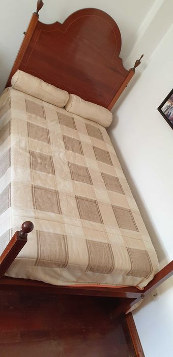 Cama de corpo e meio estilo D. Maria