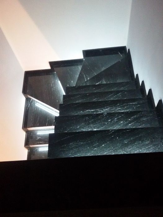 Blaty granitowe kuchenne, schody, parapety kominki.