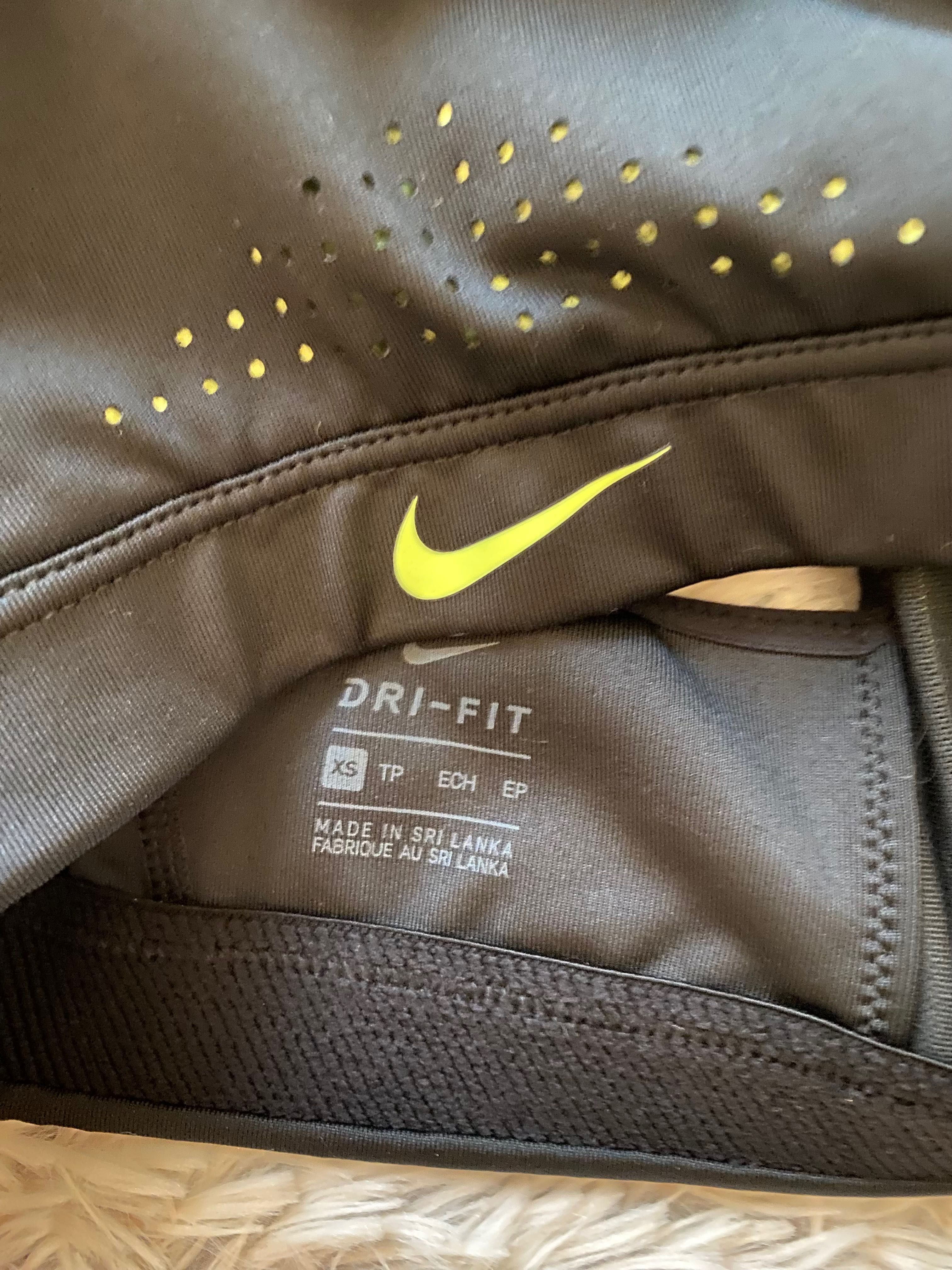 Новий спортивний топ Nike, XS