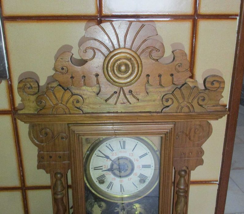 Relógio de parede em madeira antigo / vintage Boa Reguladora