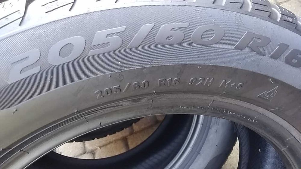 opony 2 szt.205/60/16 92 H  Pirelli SottoZero 3 rok 2022