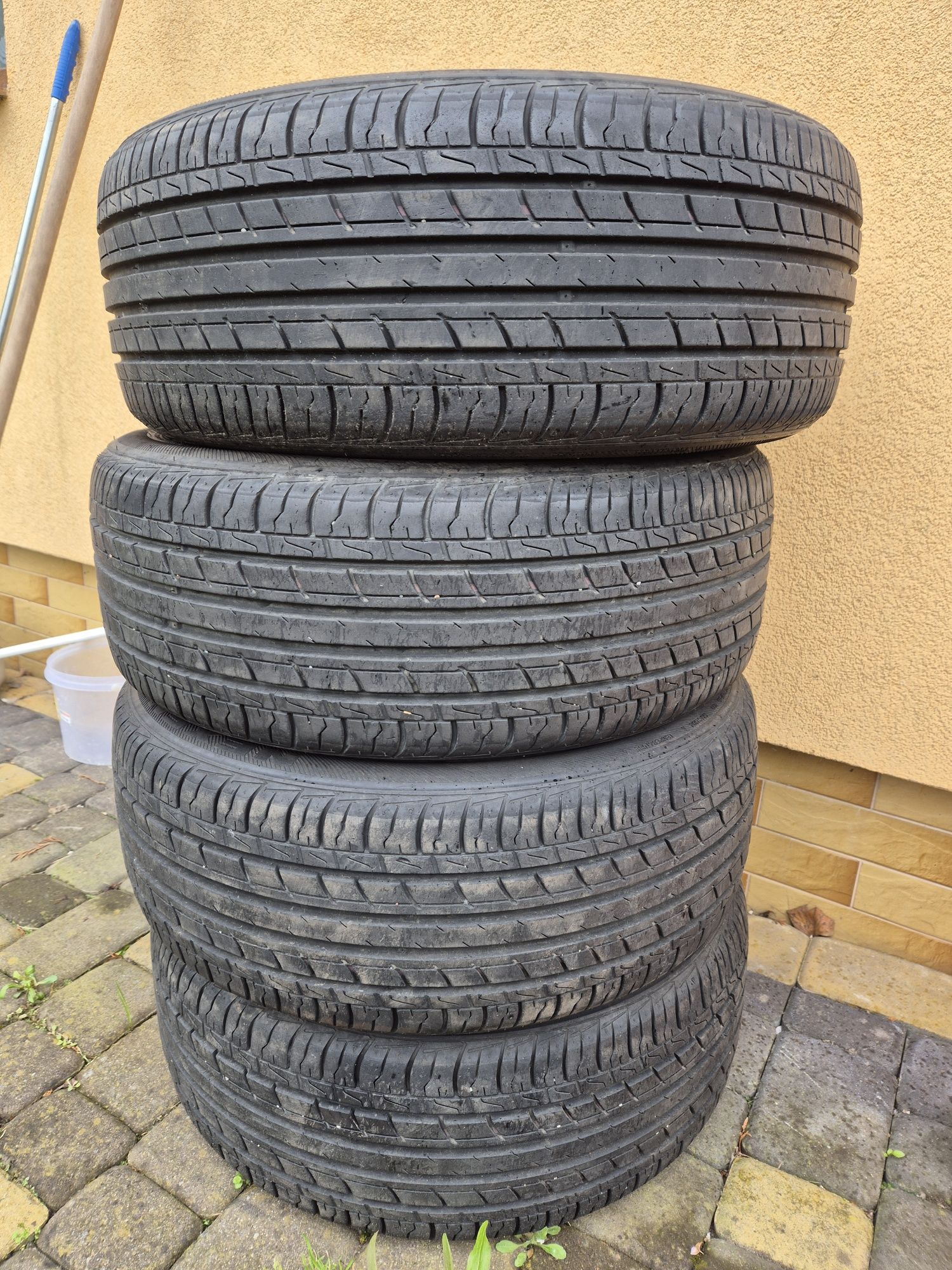 Opony używane Nexen 215/45R17 komplet letnie