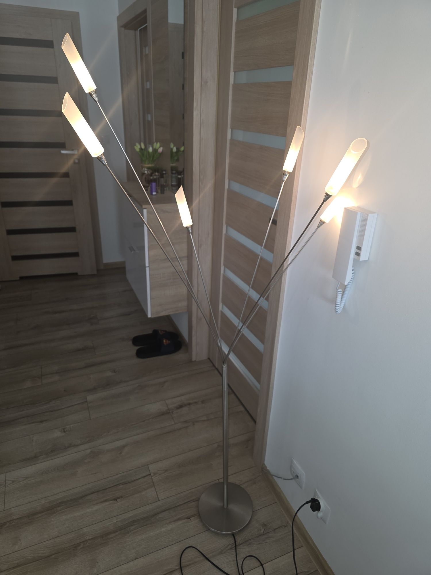 Lampa do salonu że ściemniaczem