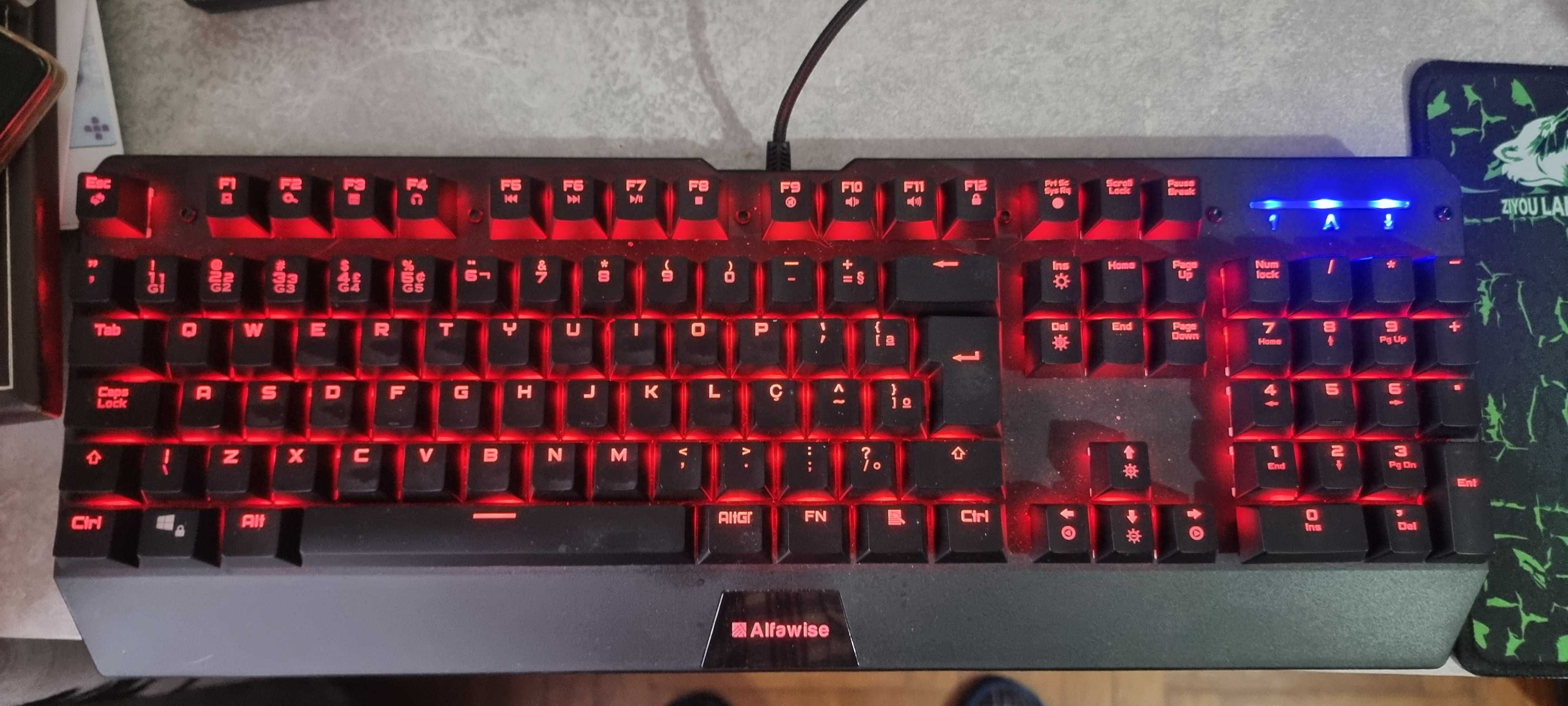 Teclado mecanico Gaming RGB