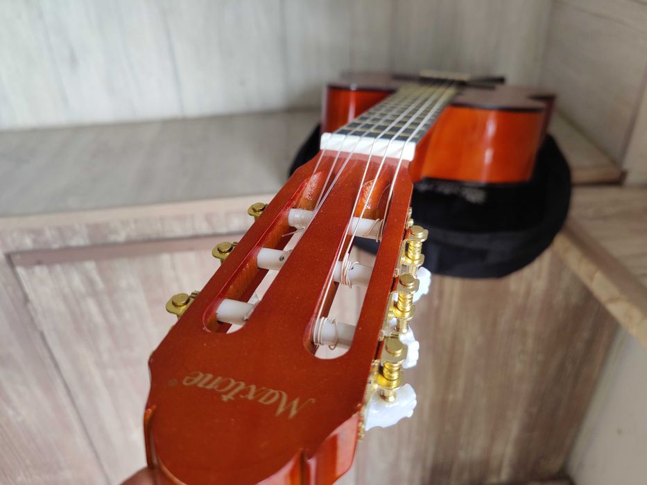 Классическая гитара Maxtone CGC-3910C
