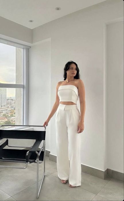 Костюм білий модний