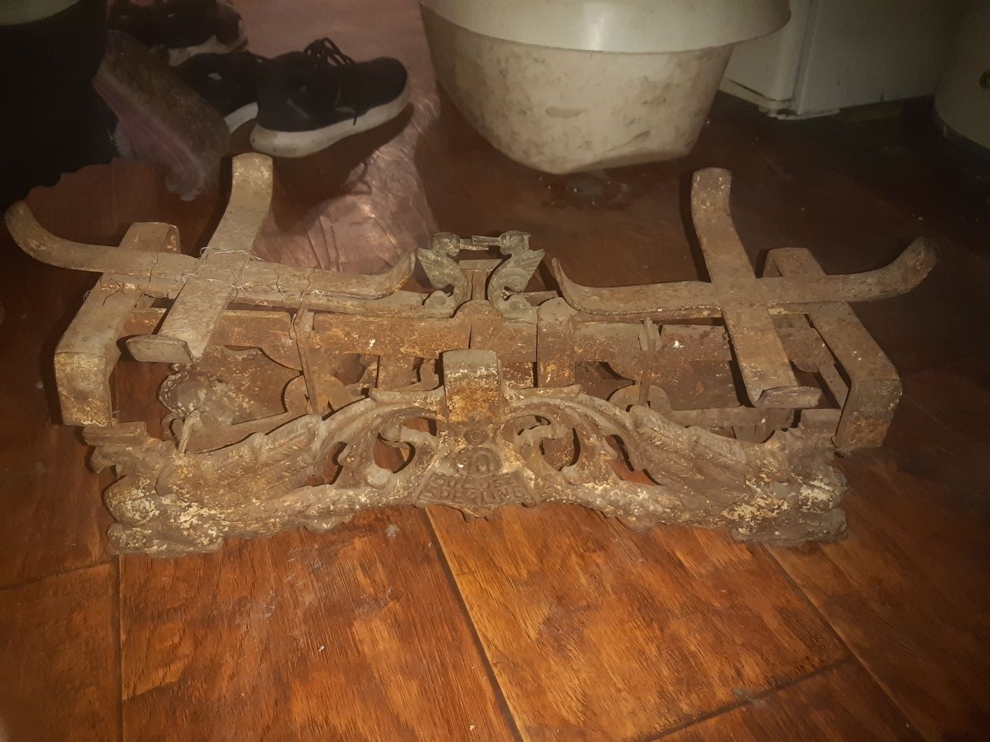 Stara  waga zeliwna  z roku  1943