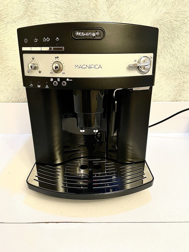 Кавоварка Delonghi Magnifica