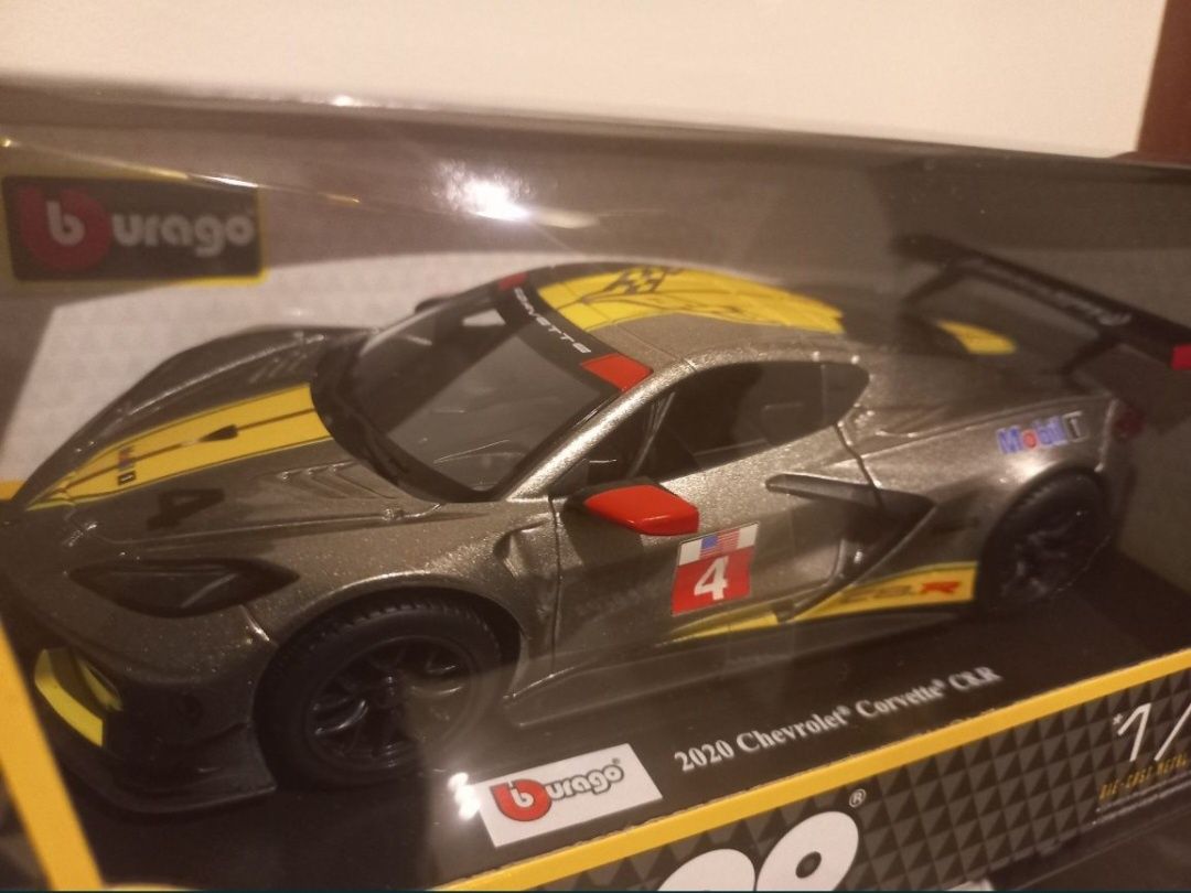 Bburago Chevrolet Corvette Racing. Skala 1:24