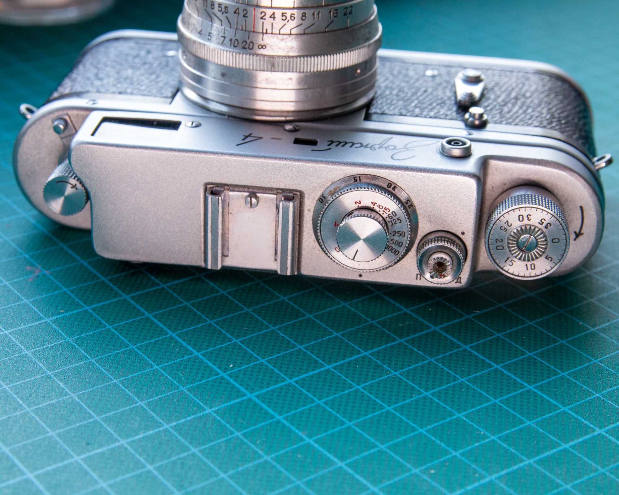 Máquina fotográfica Zorki-4 com objectiva Jupiter-8 50mm f/2