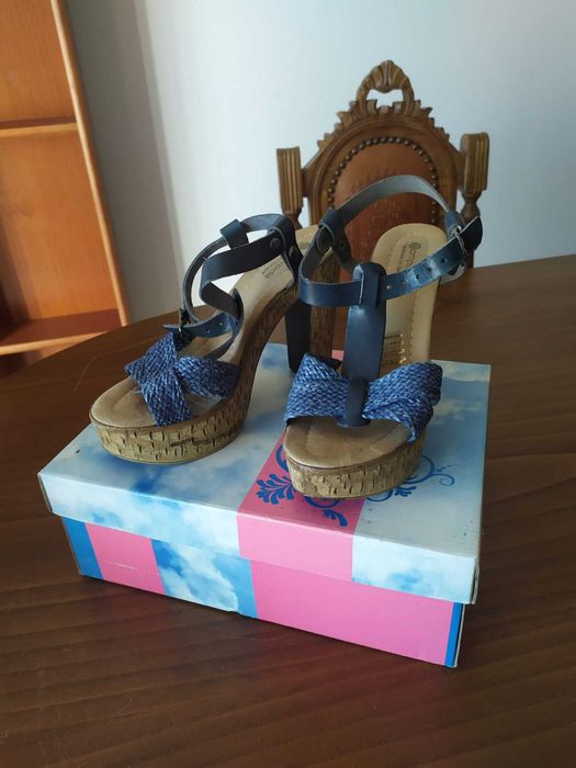 Sandálias azuis Tamanho 37