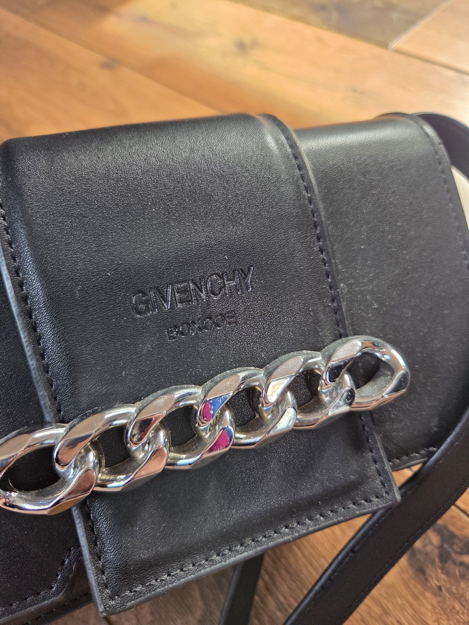 Czarna torebka Givenchy