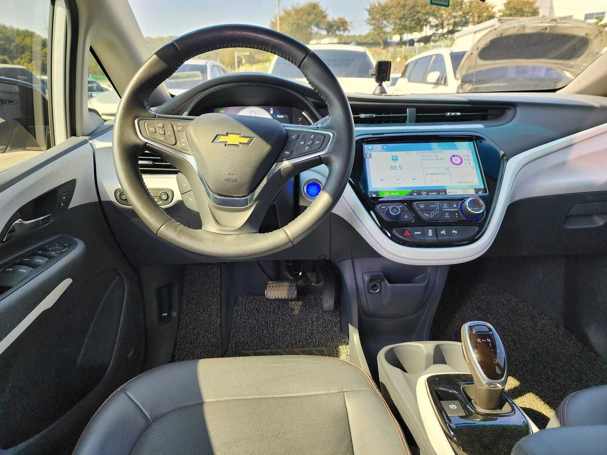 Chevrolet Bolt Premier EV 2019 . 60 kWh (200 к.с.)