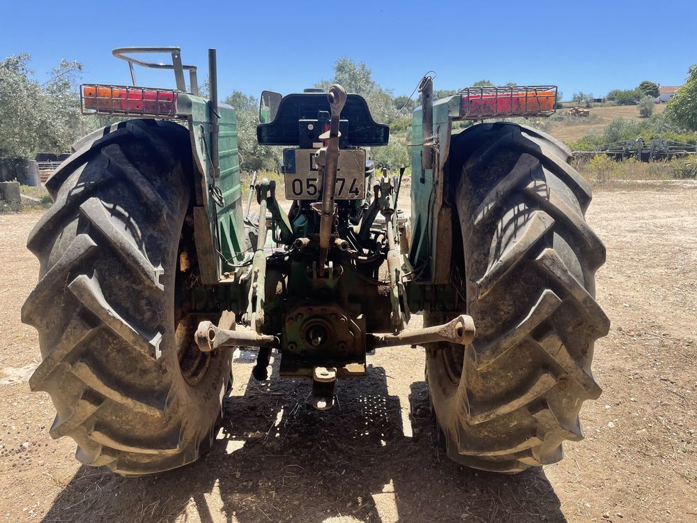 Trator agrícola de tração simples