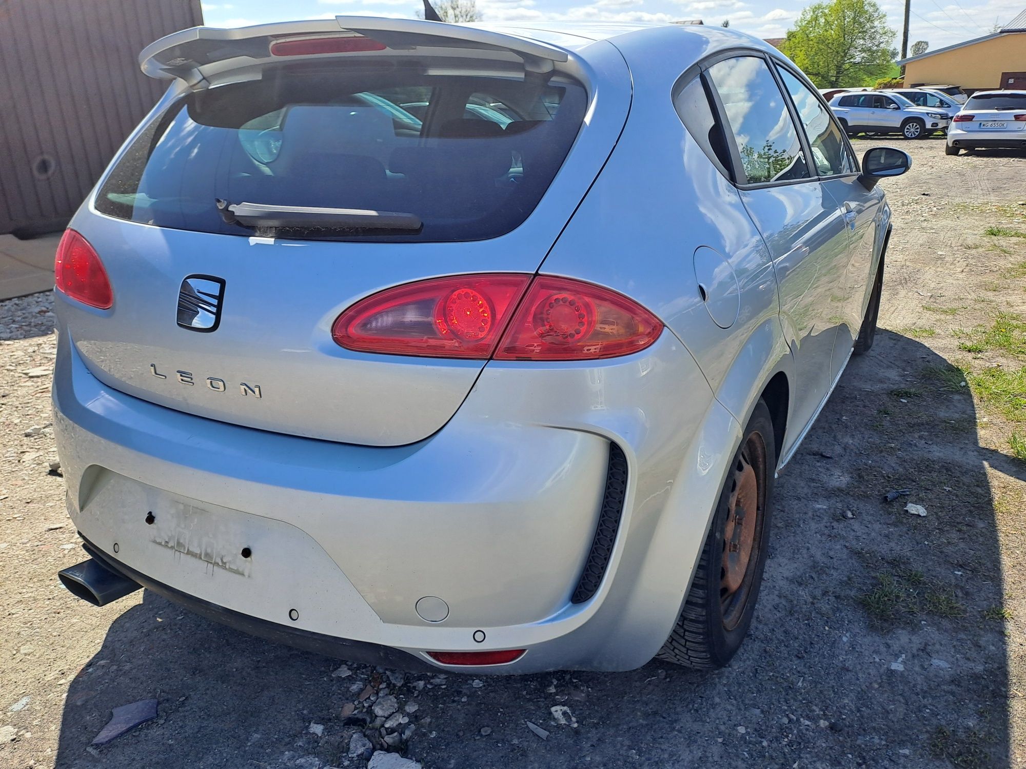 Seat Leon Drzwi przód tył zderzak klapa fotele Msdesign LS7Y motor BWA