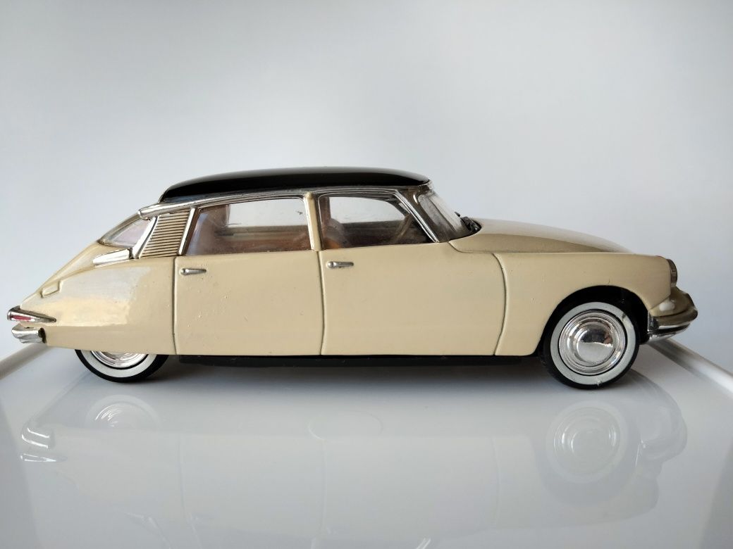 1:43 Citroën DS 19 (1956)