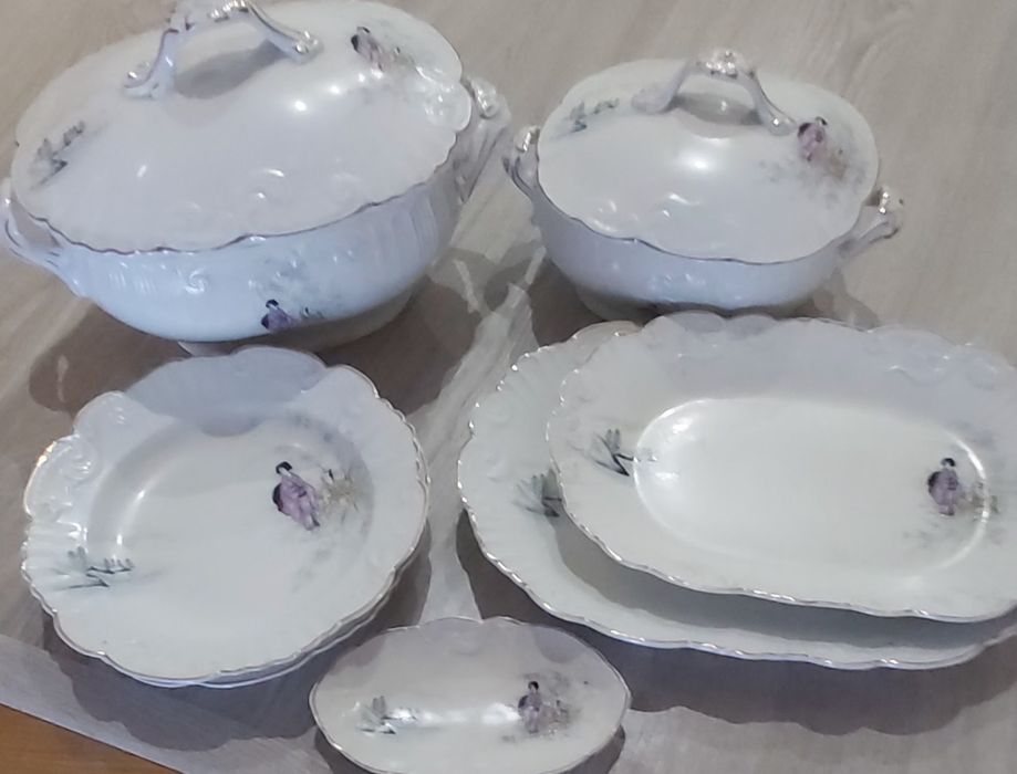 Conjunto de chavenas e loiça vista alegre