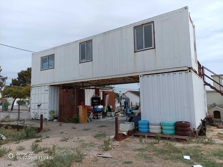 Casa / Oficina em contentores maritimos