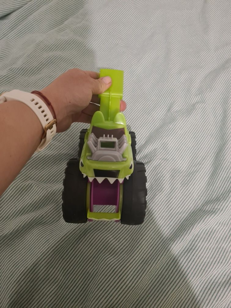 Monster truck zabawka pojazd play doh