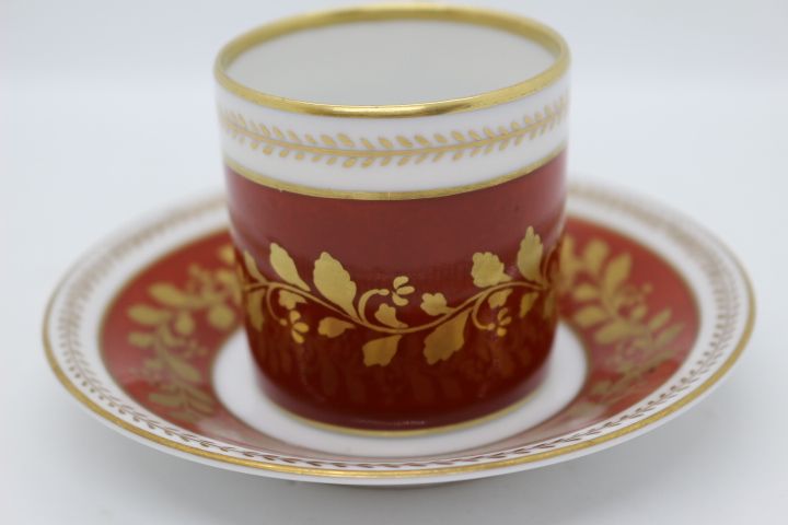 Chávena Café Fer-Rouge Floral e Ouro Vista Alegre Pintada à Mão 1947