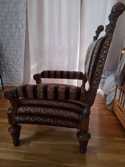 Fotel w stylu antycznym