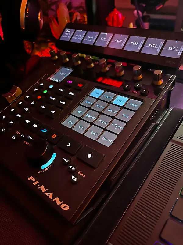 ICON P1- NANO controlador DAW motorizado + ICON D5 DISPLAY de visores