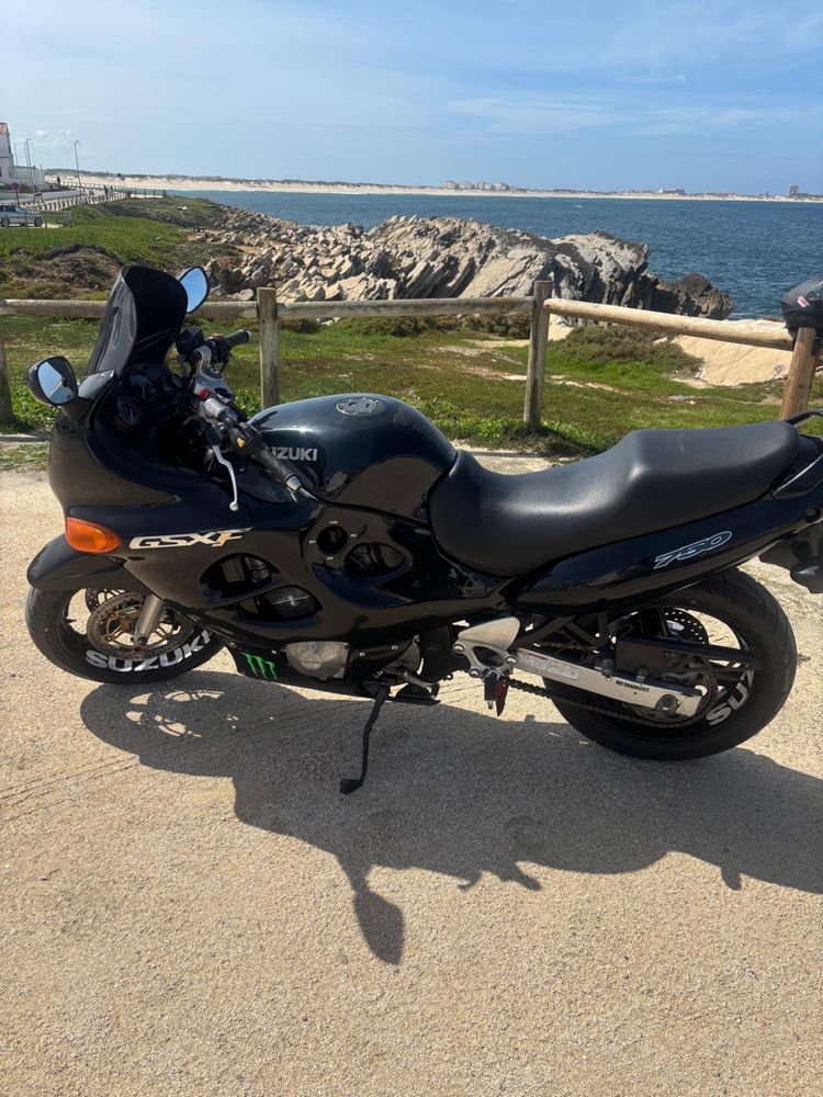 Suzuki GSXF 750