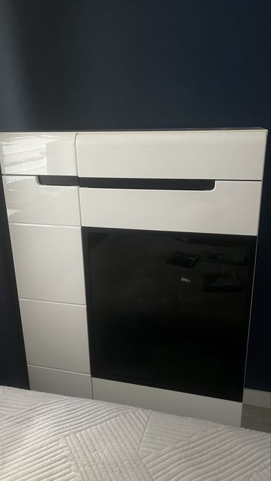 Komoda biala z podswietleniem