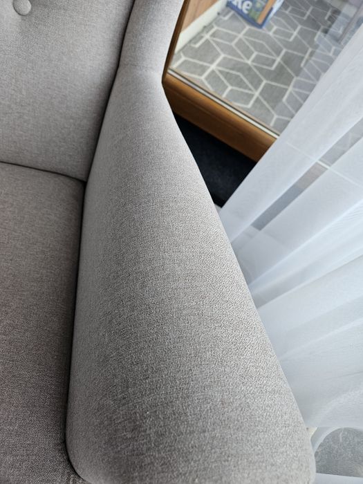 Fotel Werina Boucle beżowy – stylowy, wygodny i prawie nieużywany