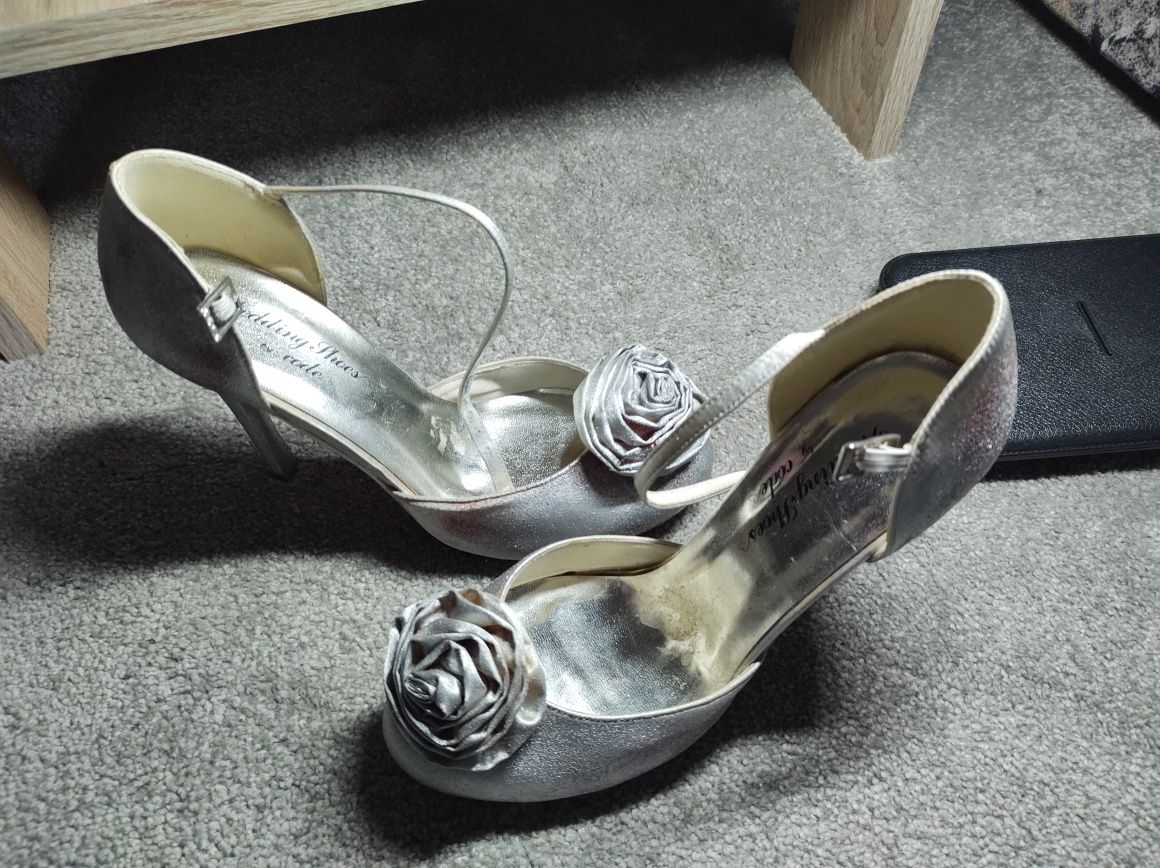 Buty na obcasie szpilka