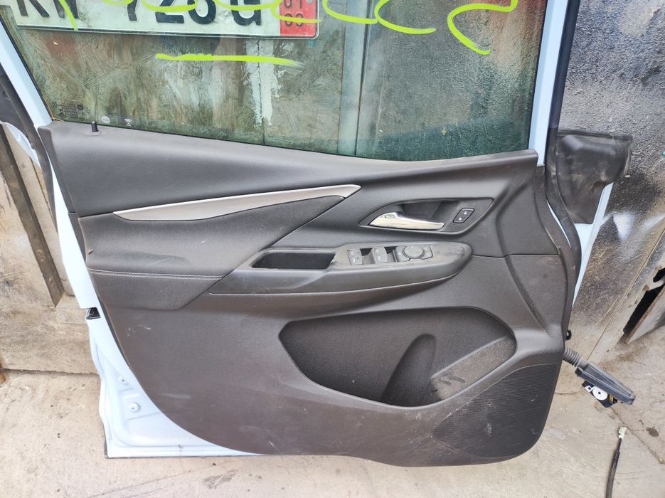 Двері передні ліві Chevrolet Bolt EV 22-24