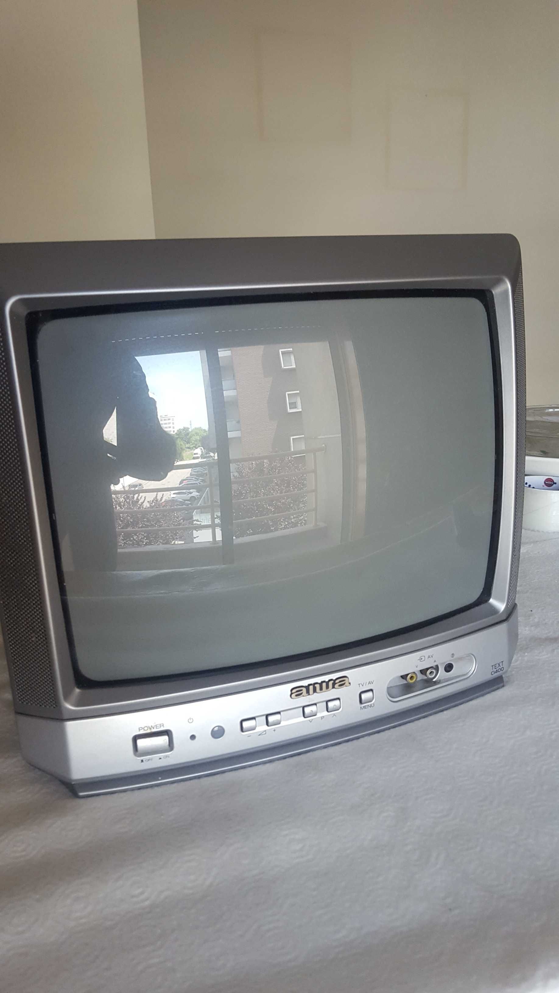 Televisão clássica de 37 cm (pequena) marca "Aiwa"