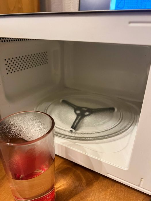 Продам гарну Мікрохвильовку, як Нова