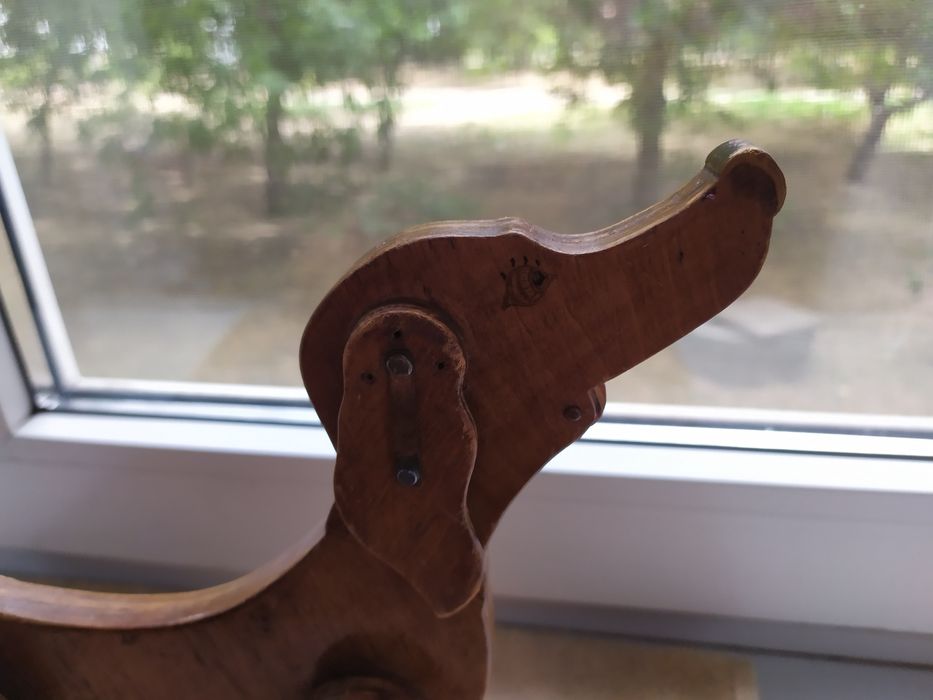 Деревянная винтажная игрушка, собака на колёсах .