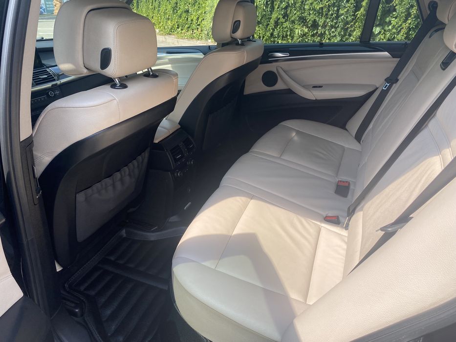 Продам BMW X5 E70 2013 3.0 бензин