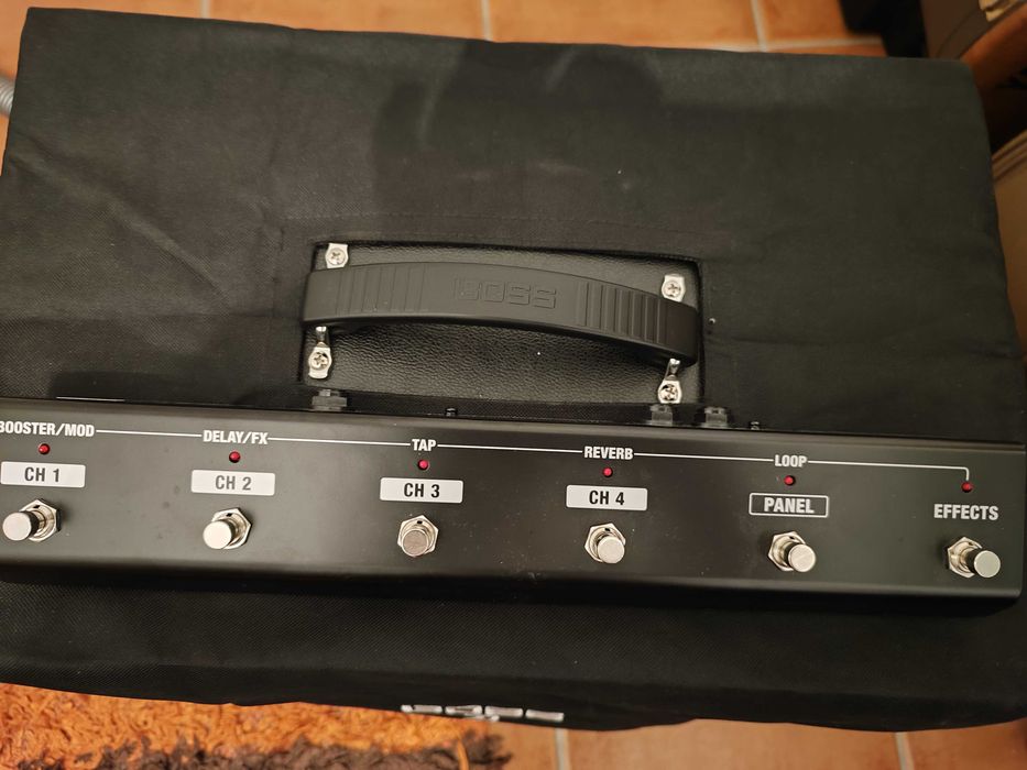 Boss Katana-110 Bass e BOSS GA-FC Pedaleira