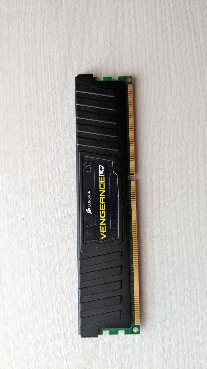 Оперативная память Corsair 4gb DDR3