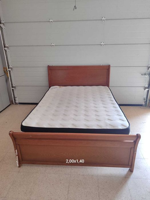 cama de madeira maciça