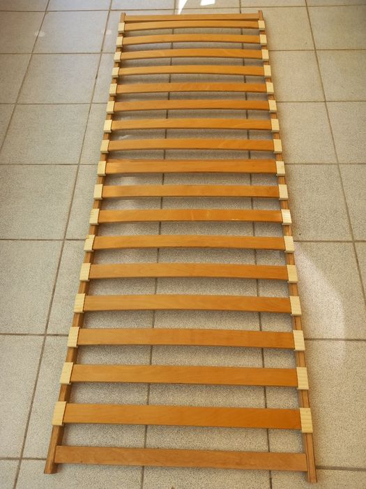 Estrado de cama de solteiro Ikeia