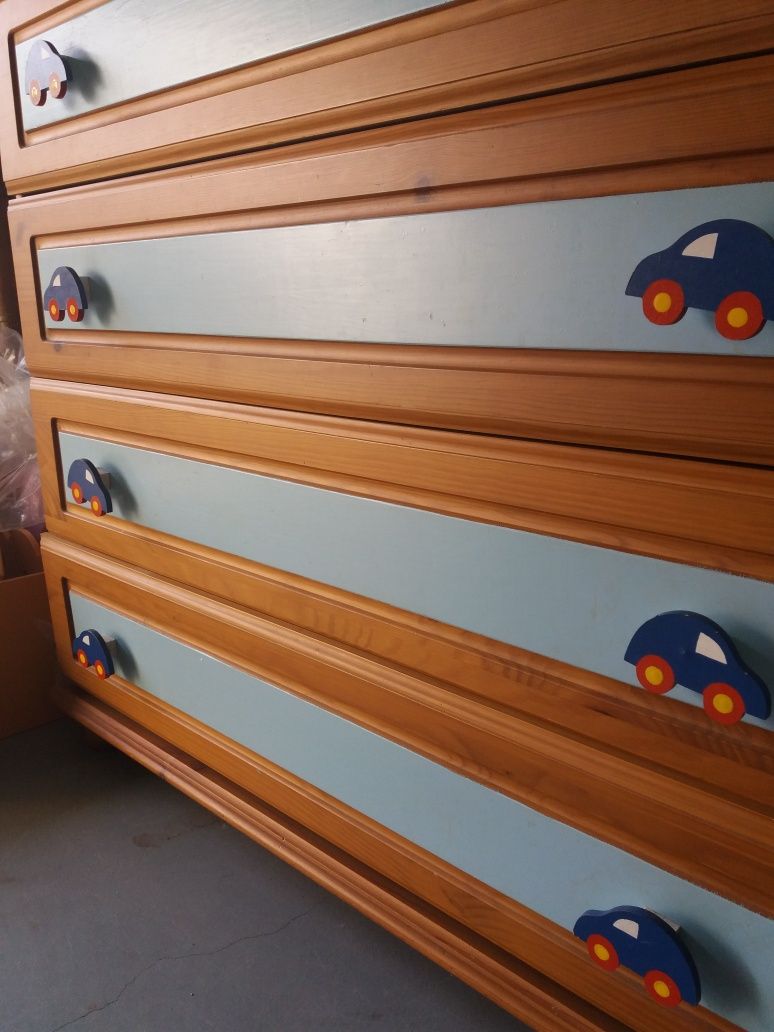 Cómoda com 4 gavetas quarto criança