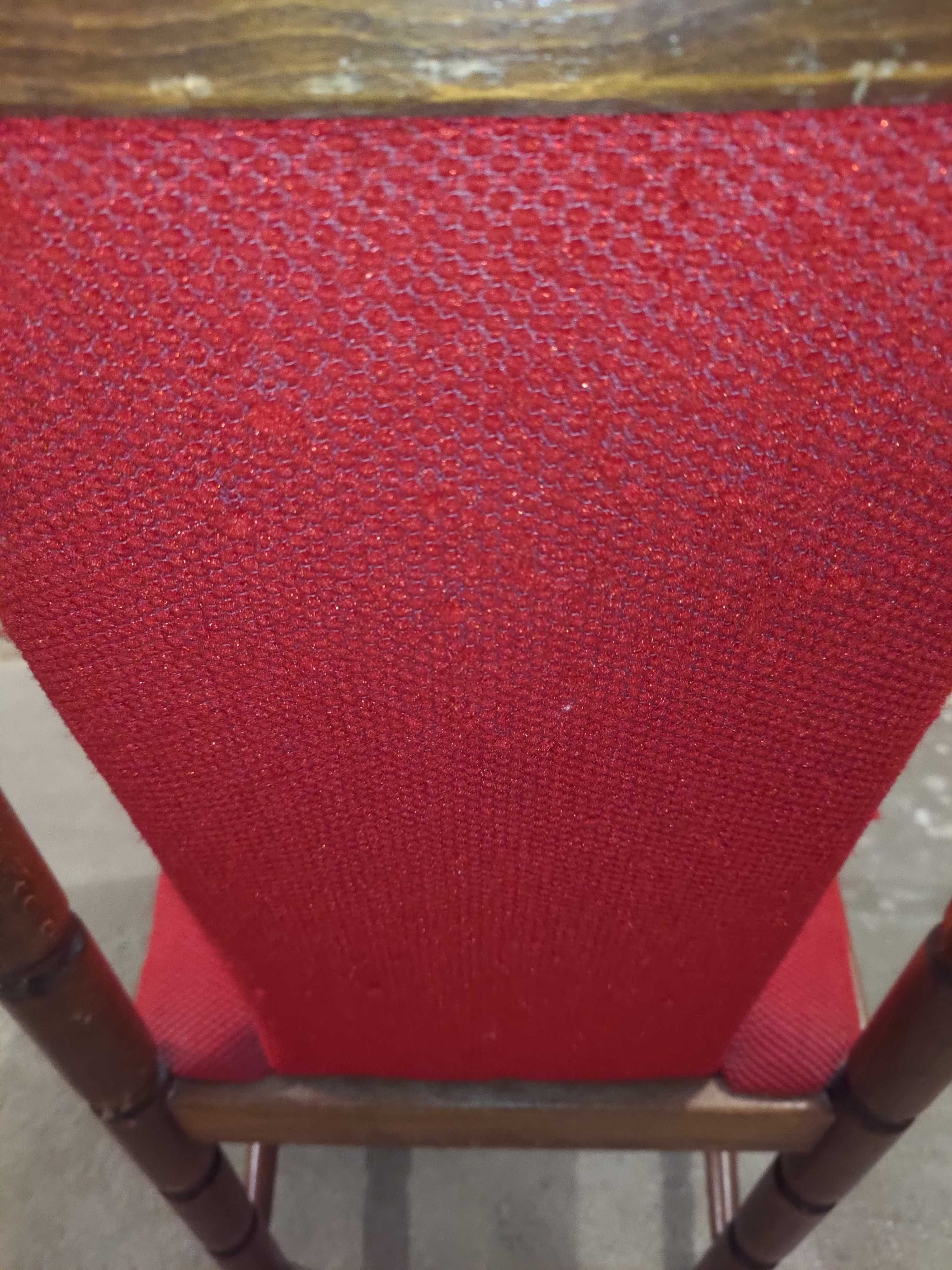 Krzesło drewniane tapicerowane czerwone bordowe czerwień bordo PRL